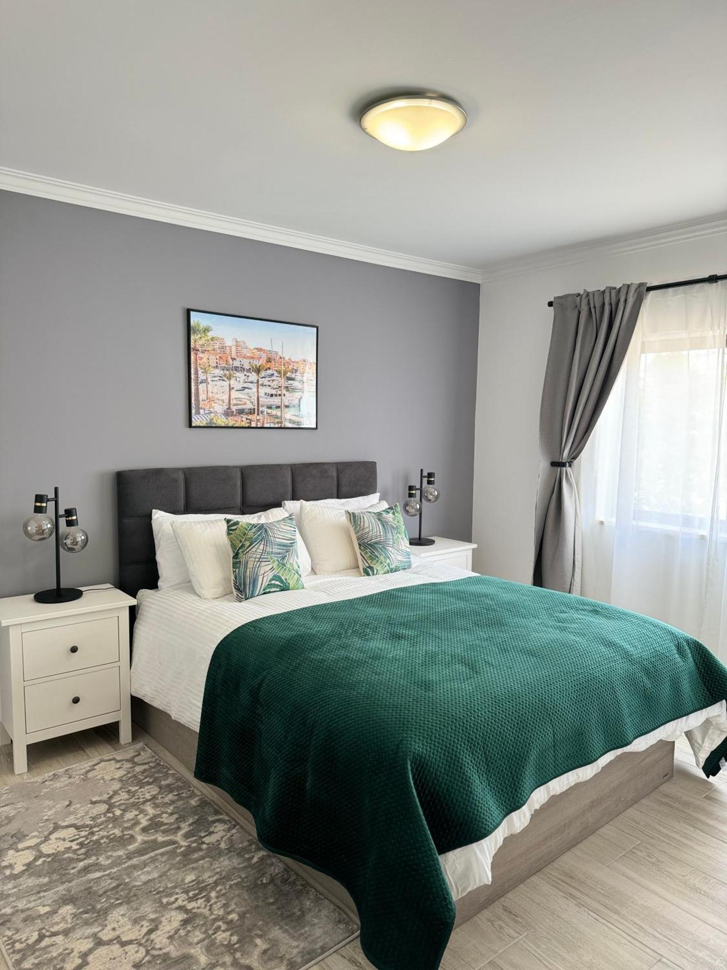 Princess Retreat Beautiful Modern Aprt 2 Min Walk From Quarteira Beach Esterno foto